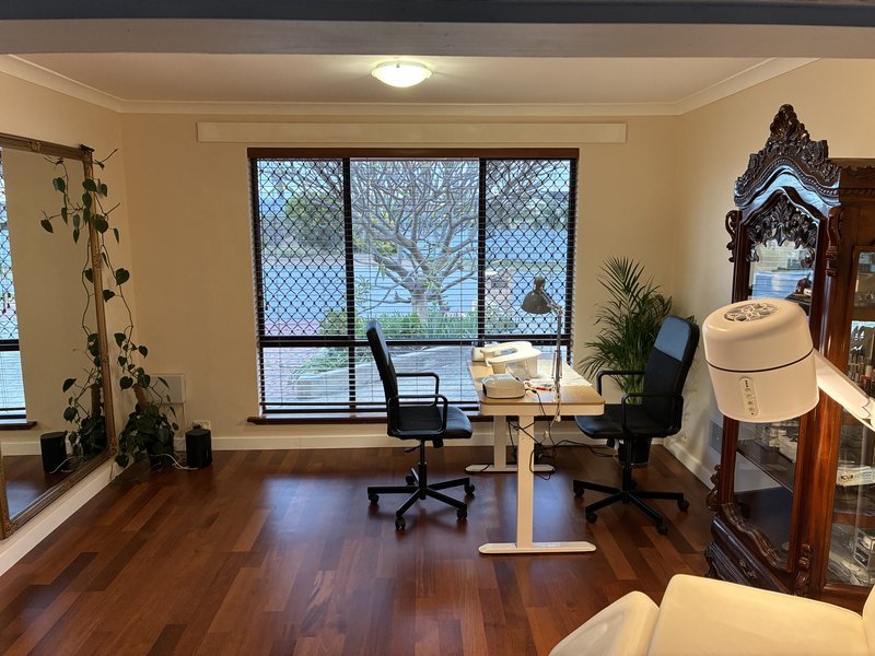 Queen Bee Nails private studio in Cooloongup Rockingham WA